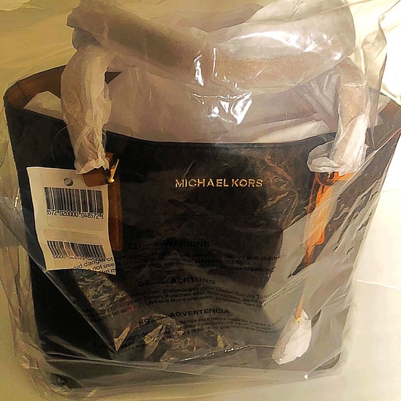 GUC Michael Kors, Signature Print Logo, Leather Tote - Picture 15 of 16